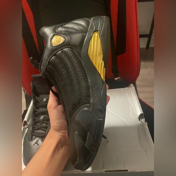 I got a new pair trying to bless someone with rare shoes for a low price - Picture 2 of 10